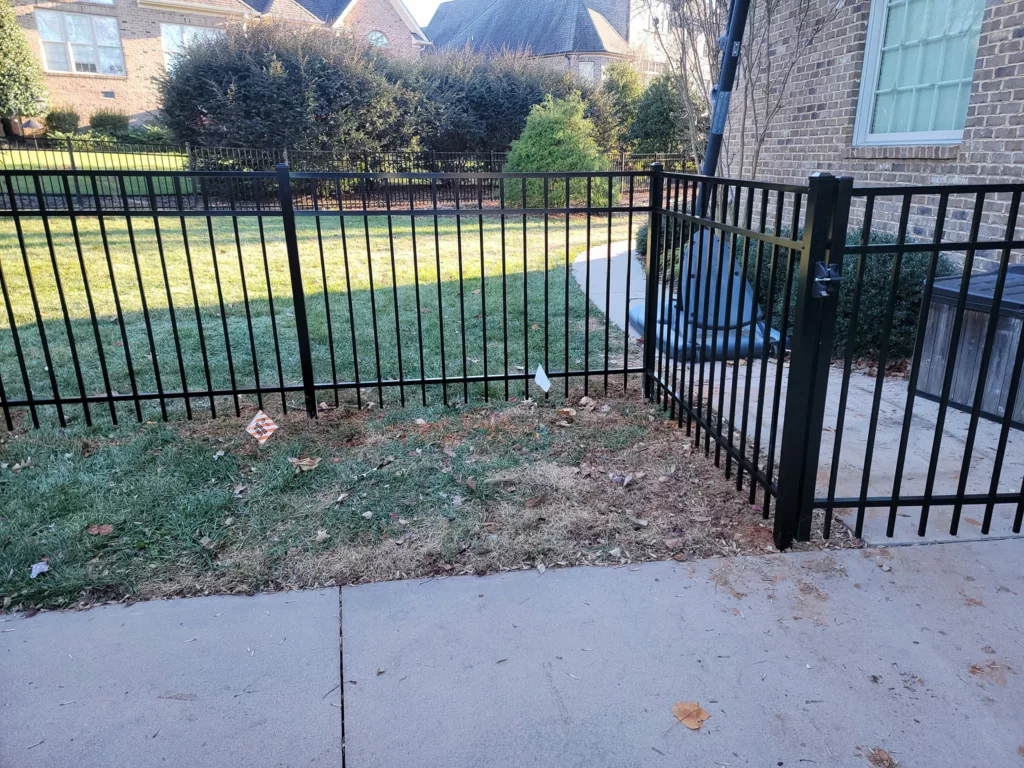 hardin fence and repair residential aluminum fence