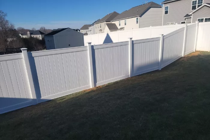 hardin fence and repair residential vinyl fence 1 jpg